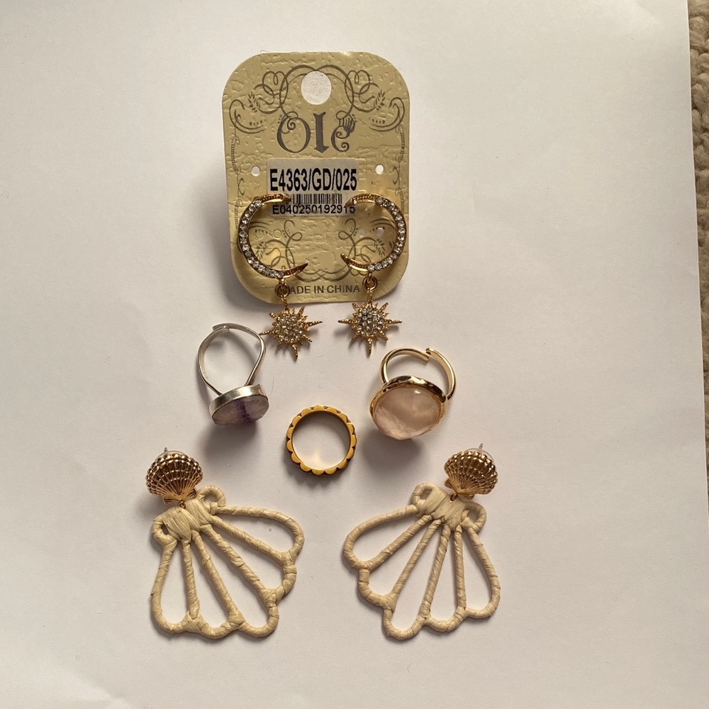 Elegant Gold and Cream Jewelry Set